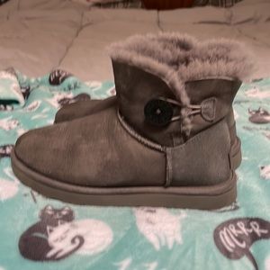 UGG Bailey Button